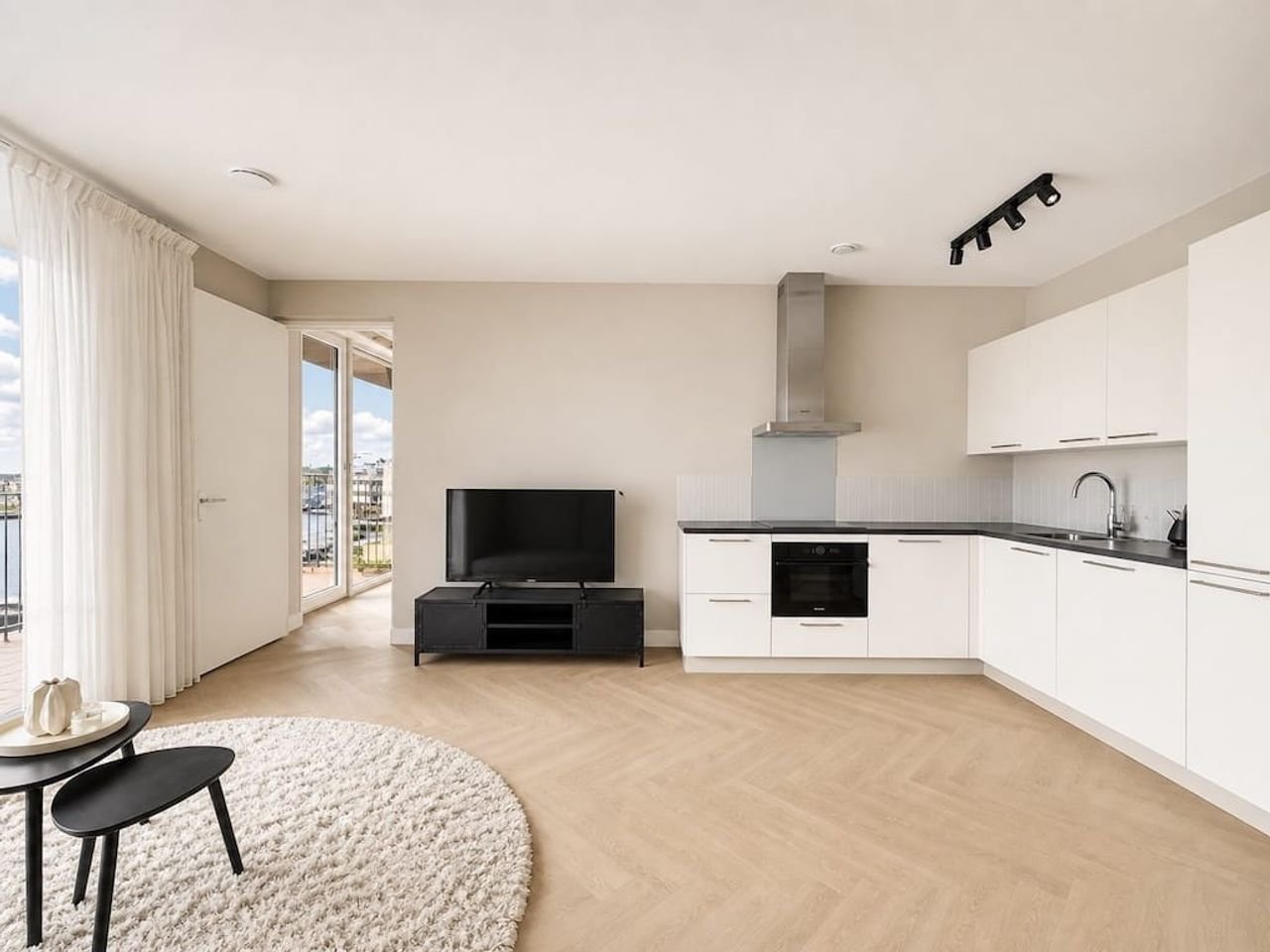 Licht appartement aan het IJ op de NDSM-werf - Afbeelding 2