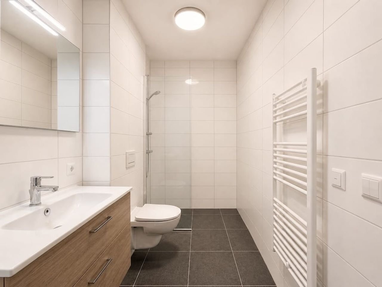 Licht appartement aan het IJ op de NDSM-werf - Afbeelding 13