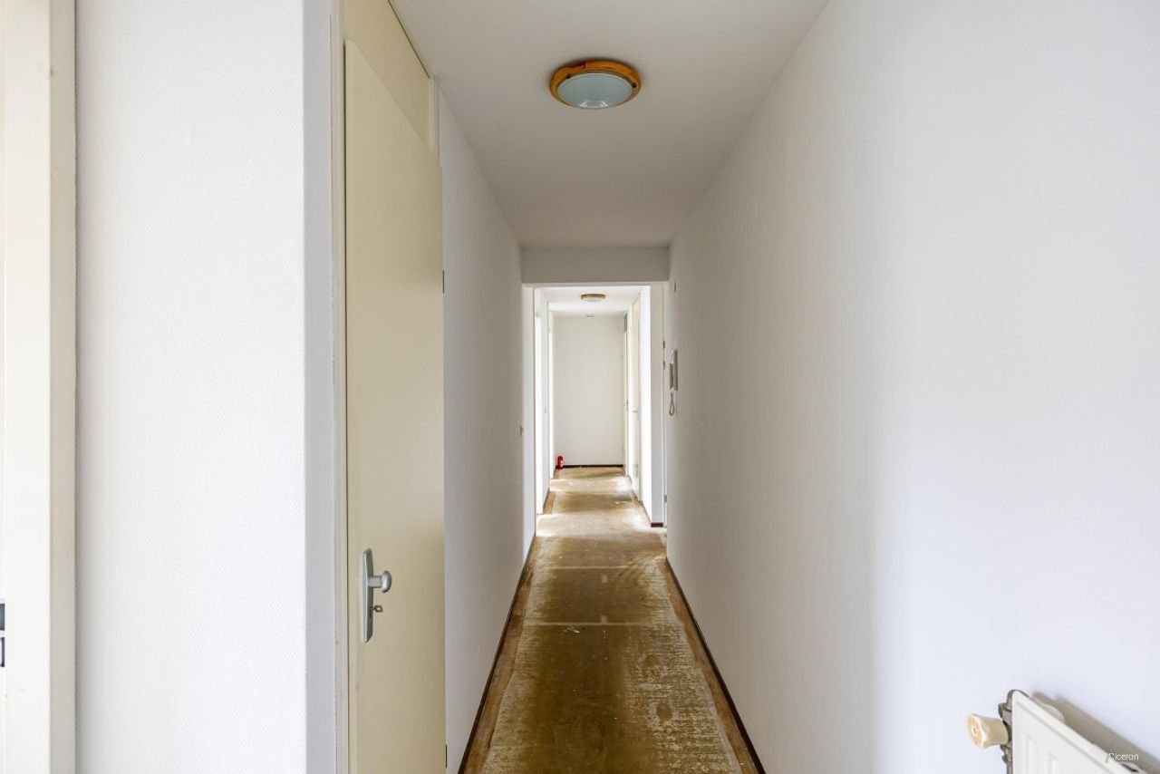 3-slaapkamerappartement met loggia - Afbeelding 2