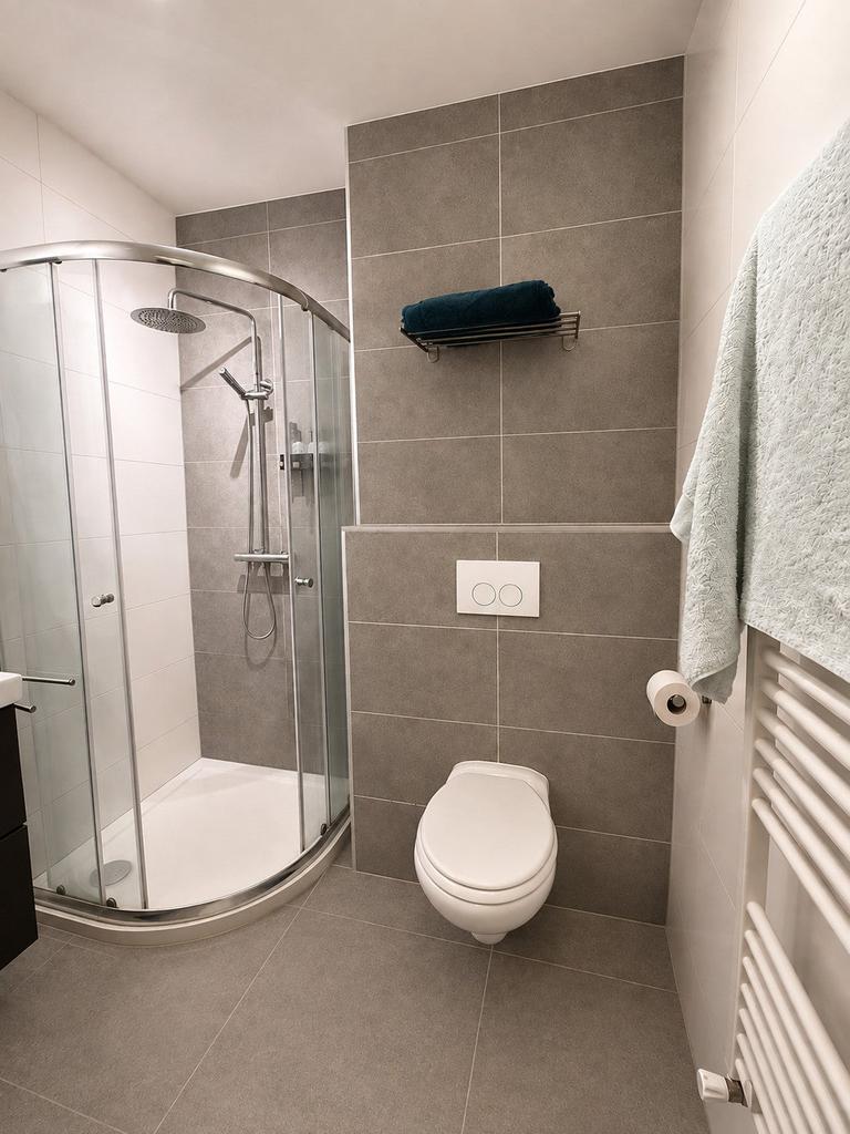Gemeubileerd 2-kamerappartement in Nieuwe Westen - Afbeelding 2