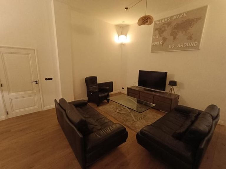 Furnished townhouse with garden and studio - Image 3