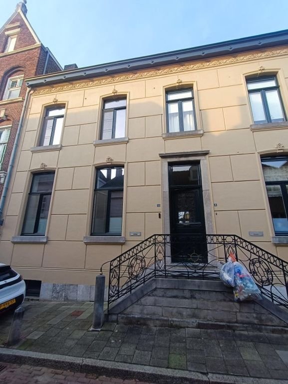 Furnished townhouse with garden and studio - Image 9