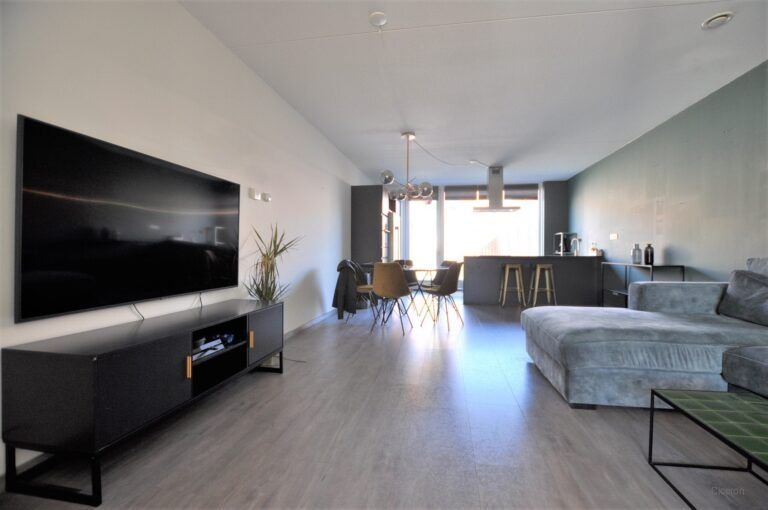 Furnished terraced house with garden in Best - Image 4
