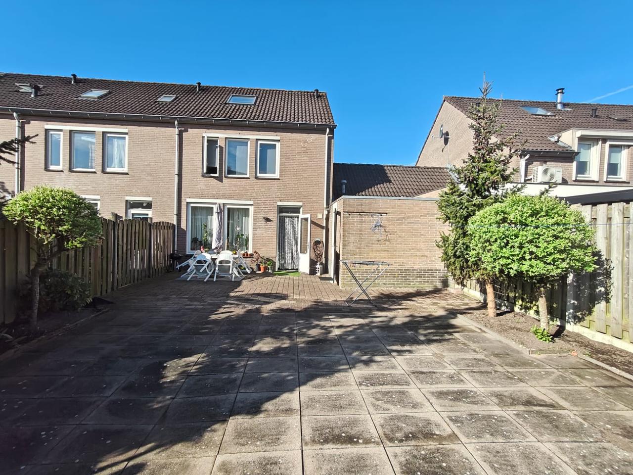 117 m² Family Home with 3 Bedrooms - Image 2