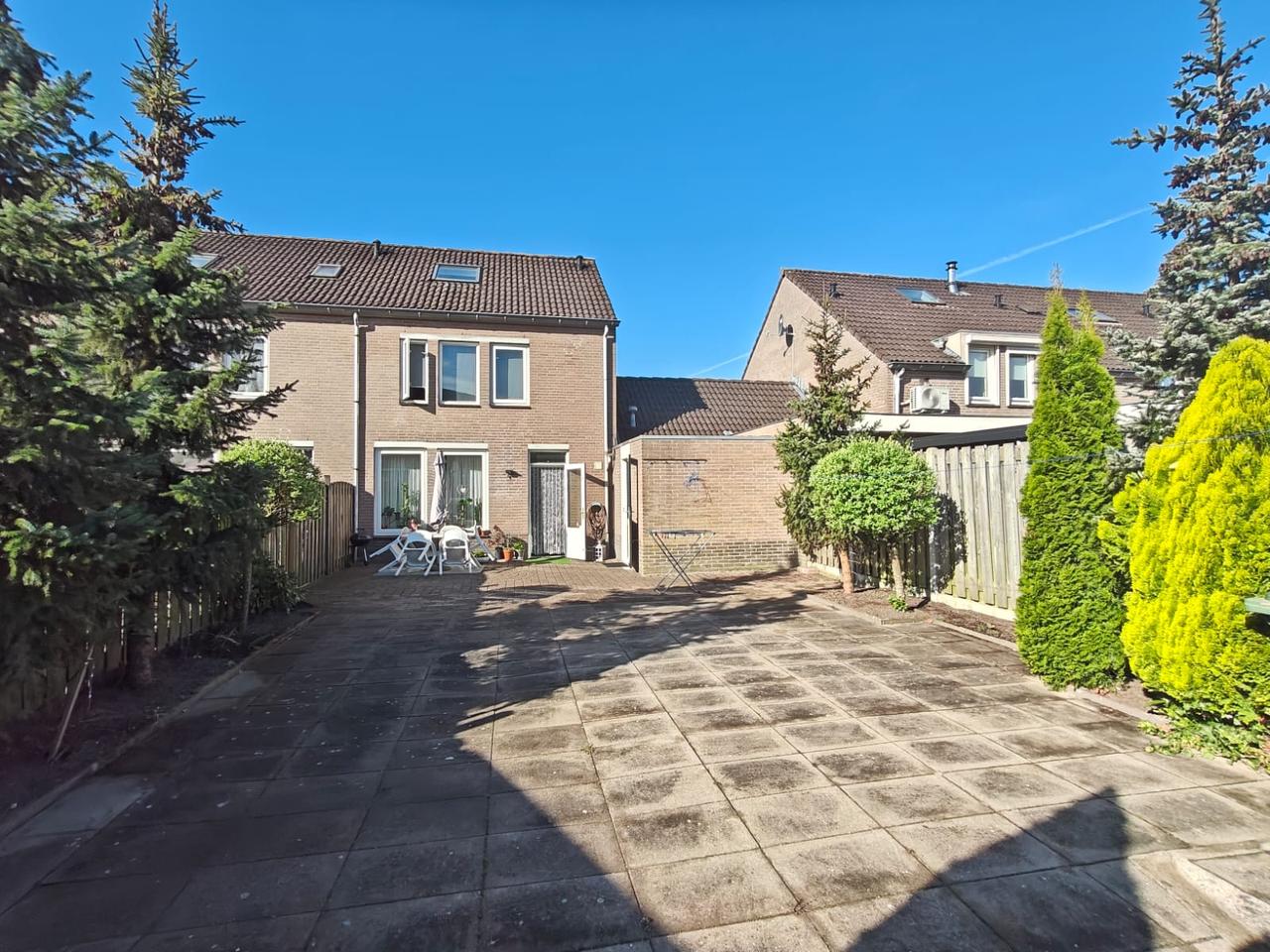 117 m² Family Home with 3 Bedrooms - Image 3