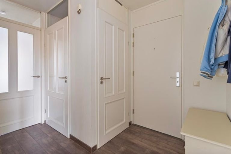Apartment with 2 Parking Spaces - Image 8