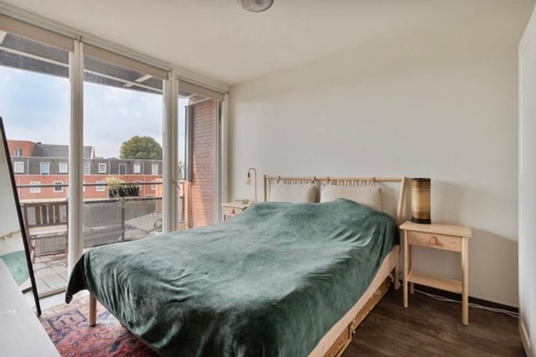Apartment with 2 Parking Spaces - Image 10