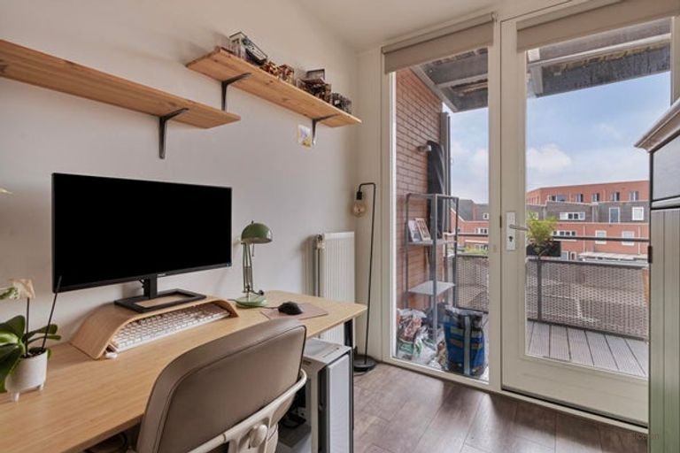 Apartment with 2 Parking Spaces - Image 14