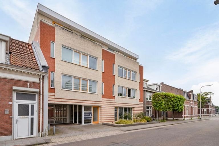 Apartment with 2 Parking Spaces - Image 22
