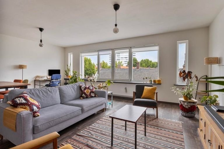 Apartment with 2 Parking Spaces - Image 2