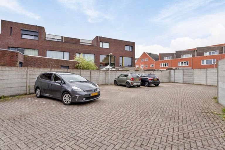 Apartment with 2 Parking Spaces - Image 21
