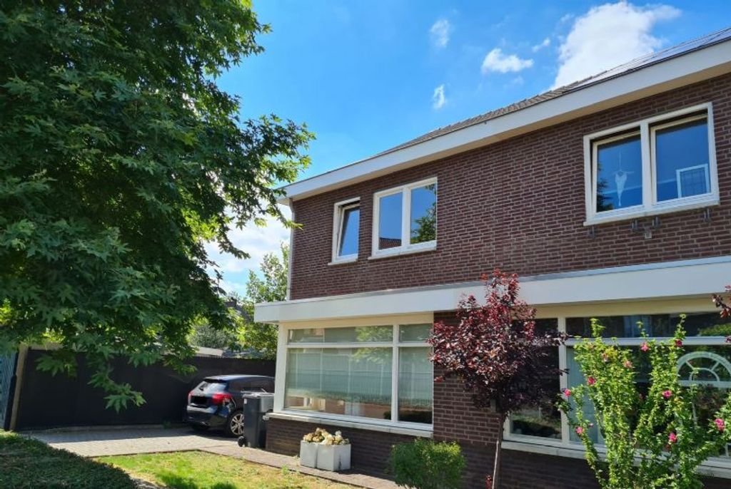 Energy-efficient semi-detached house in Amstenrade - Image 3