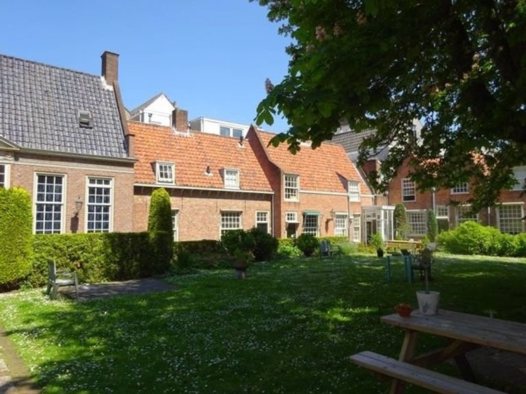 Hofjesappartement in hartje Leiden - Afbeelding 1