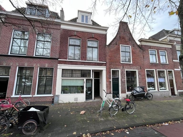 Studentenkamer (18 m²) met dakterras in Leiden - Afbeelding 1