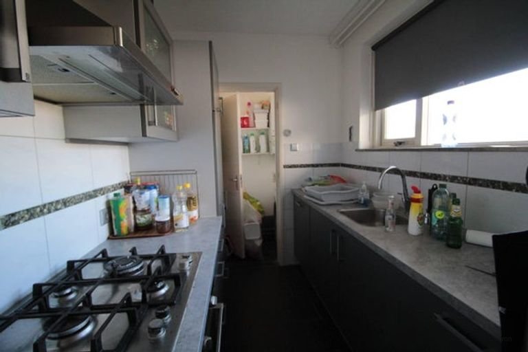 Room above Stadsveld Shopping Center - Image 4
