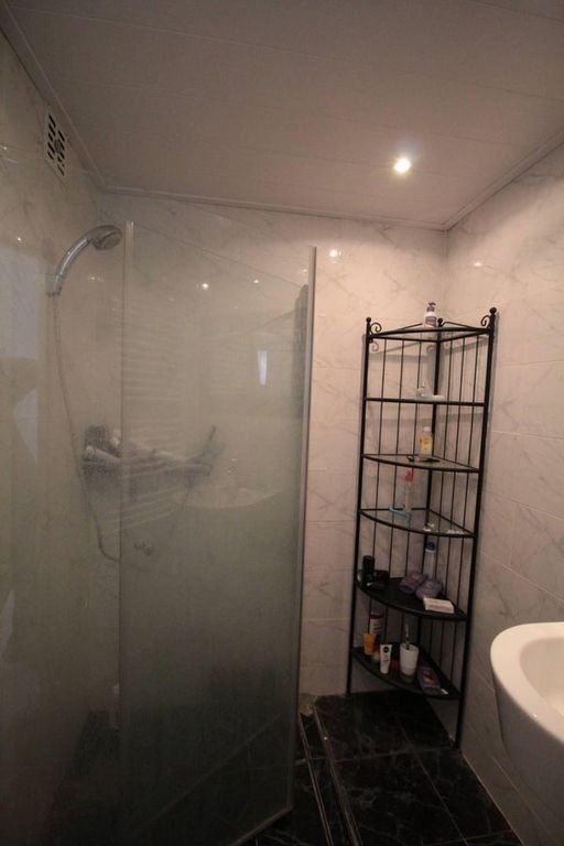 Room above Stadsveld Shopping Center - Image 5