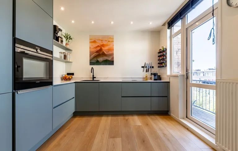 Gemeubileerd 4-slaapkamerappartement in Blijdorp - Afbeelding 4