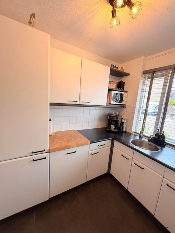 Furnished 4-bedroom house with garden - Image 9