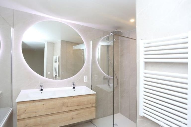 Corner apartment with 3 bedrooms - Image 17