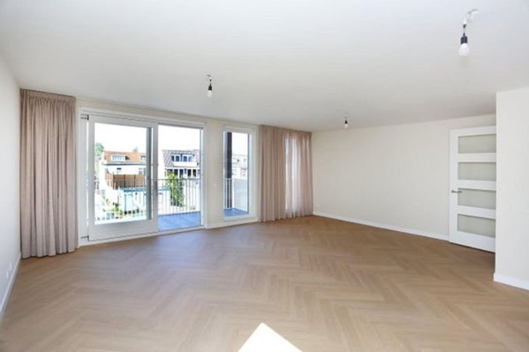 Corner apartment with 3 bedrooms - Image 4
