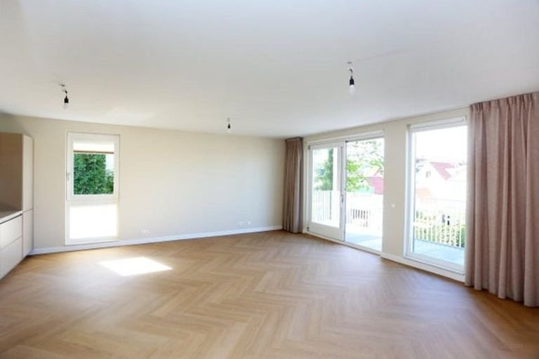 Corner apartment with 3 bedrooms - Image 2