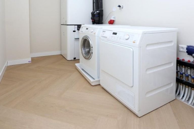 Corner apartment with 3 bedrooms - Image 25