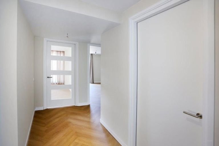 Corner apartment with 3 bedrooms - Image 21