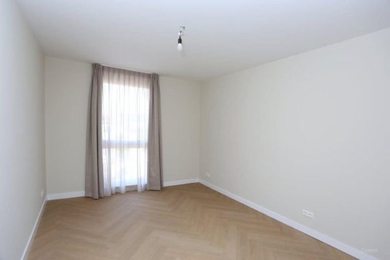 Corner apartment with 3 bedrooms - Image 23