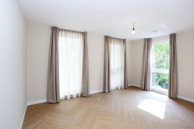 Corner apartment with 3 bedrooms - Image 13