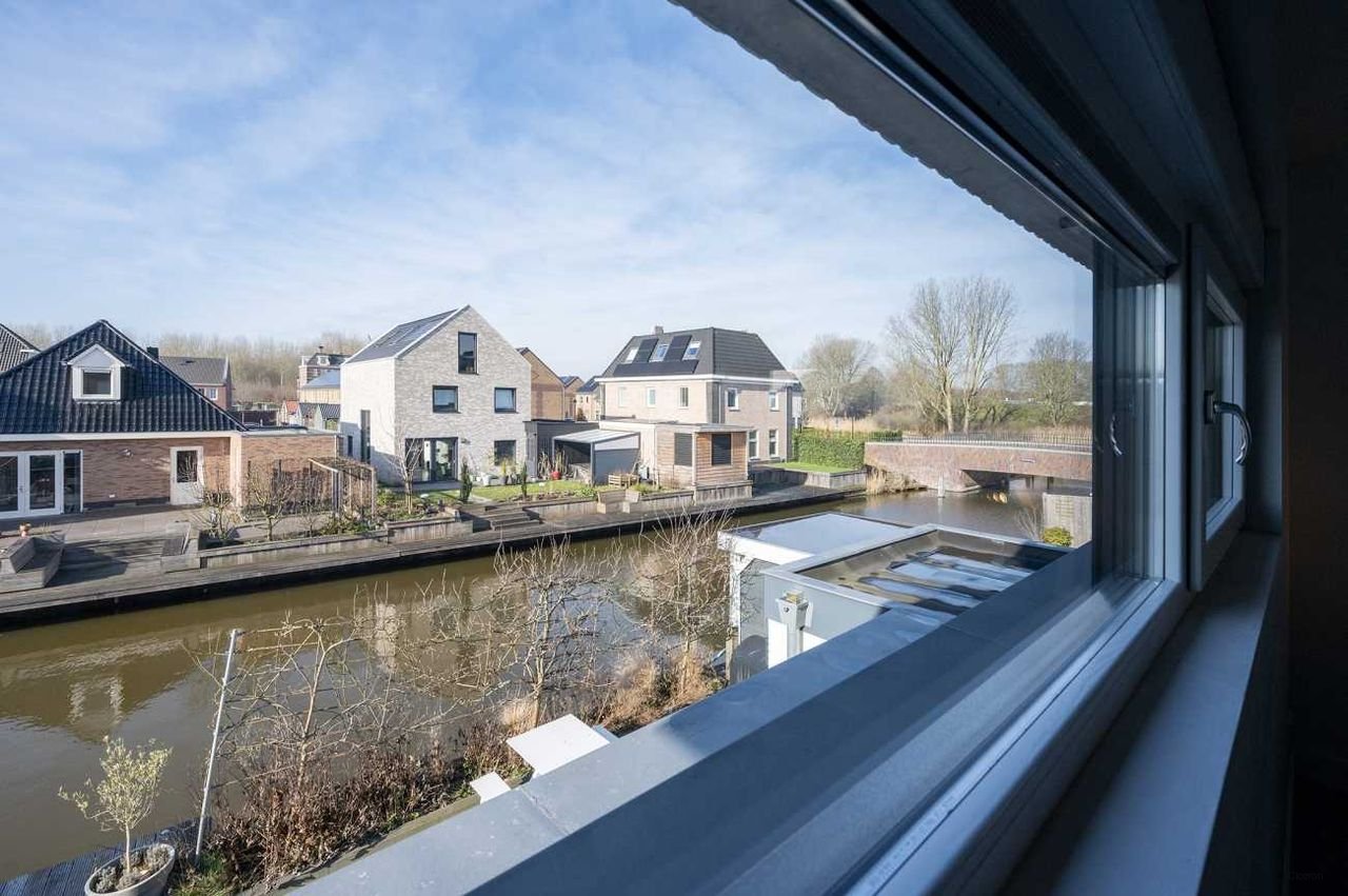 Vrijstaande villa aan het water in Nobelhorst - Afbeelding 20