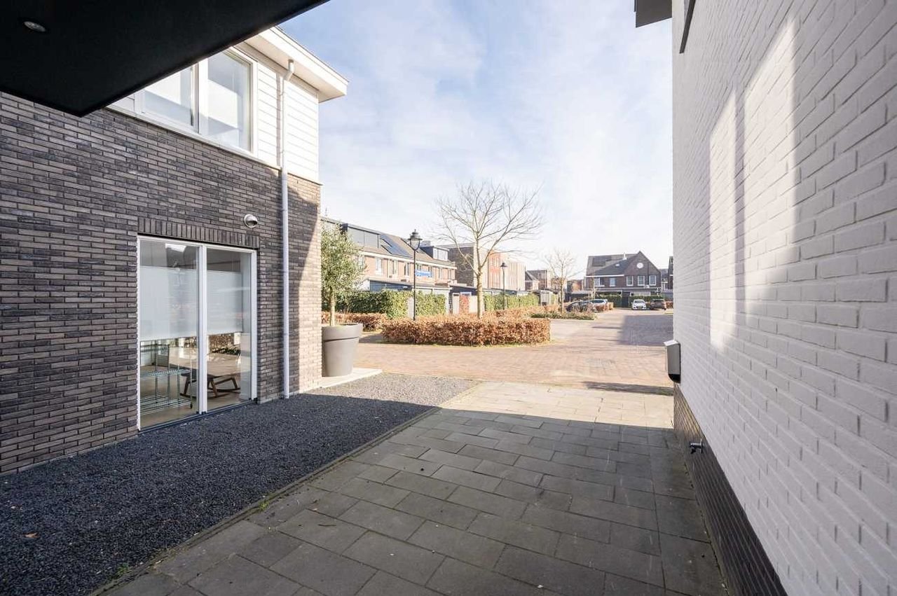 Vrijstaande villa aan het water in Nobelhorst - Afbeelding 2