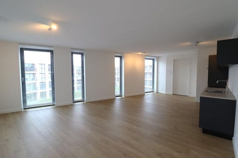 Licht 2-slaapkamerappartement met parkeerplek - Afbeelding 2