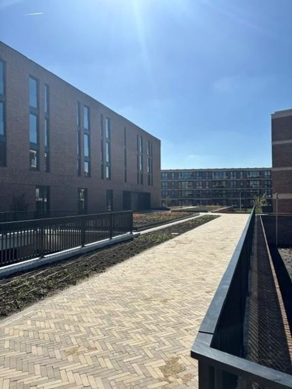Licht 2-slaapkamerappartement met parkeerplek - Afbeelding 18