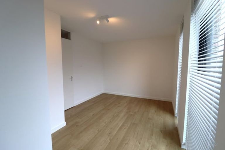 Licht 2-slaapkamerappartement met parkeerplek - Afbeelding 10