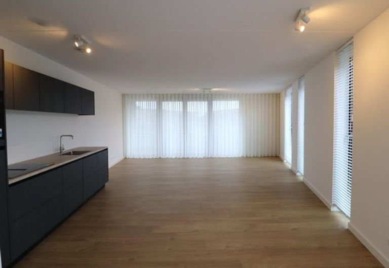 Licht 2-slaapkamerappartement met parkeerplek - Afbeelding 3