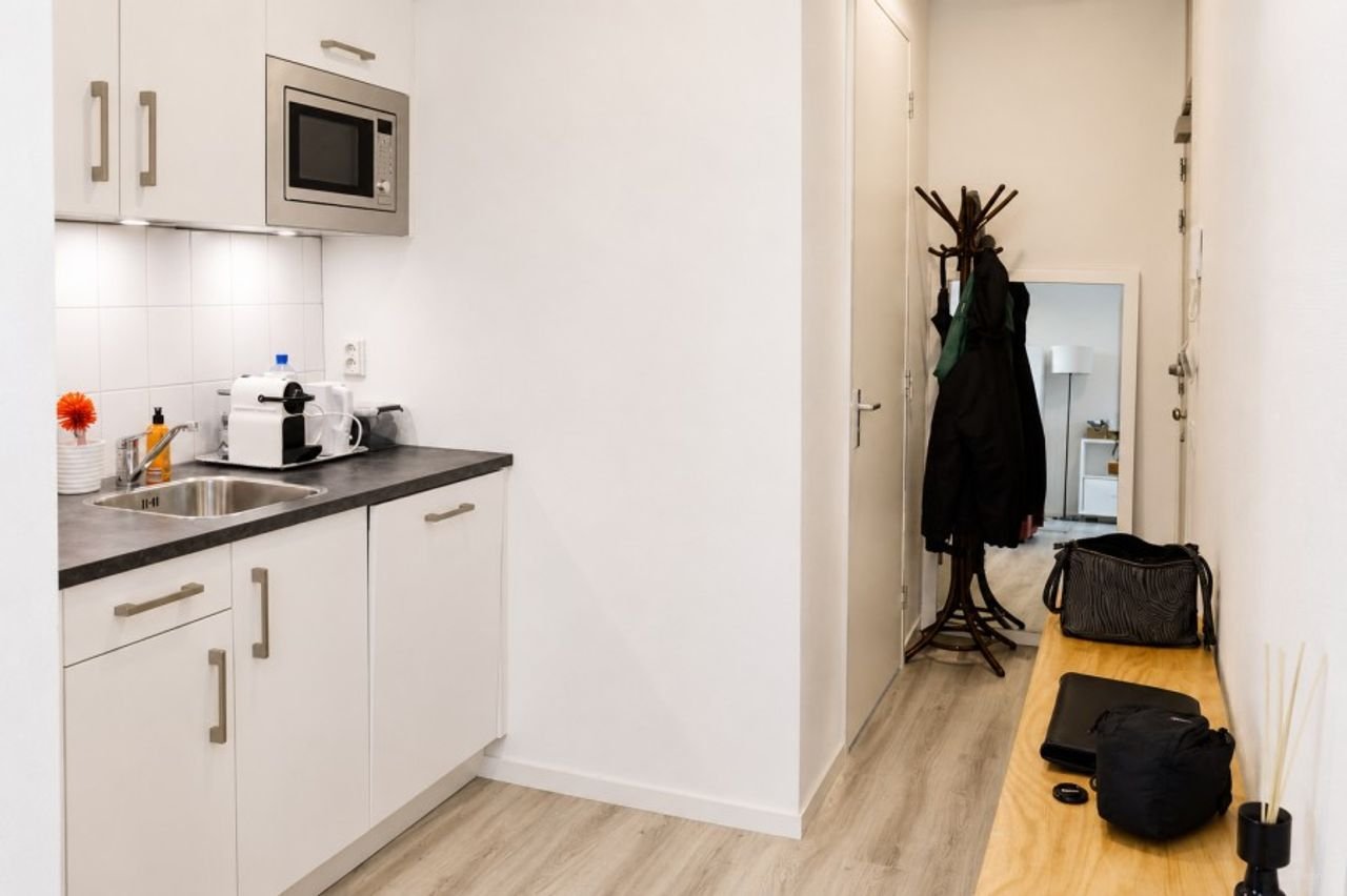 Studio met balkon aan Deventerstraat - Afbeelding 2
