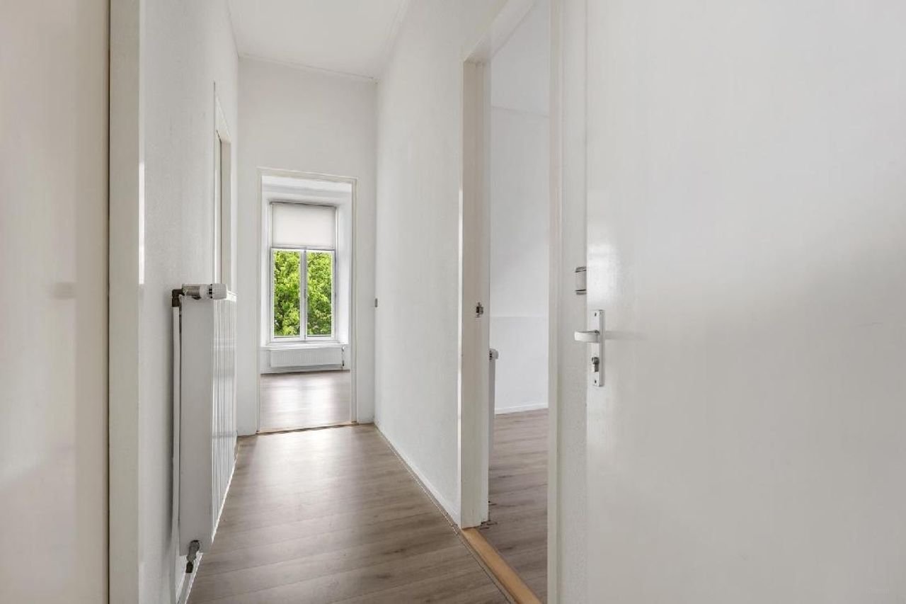 2-Bedroom Apartment on Oosterdiep - Image 2