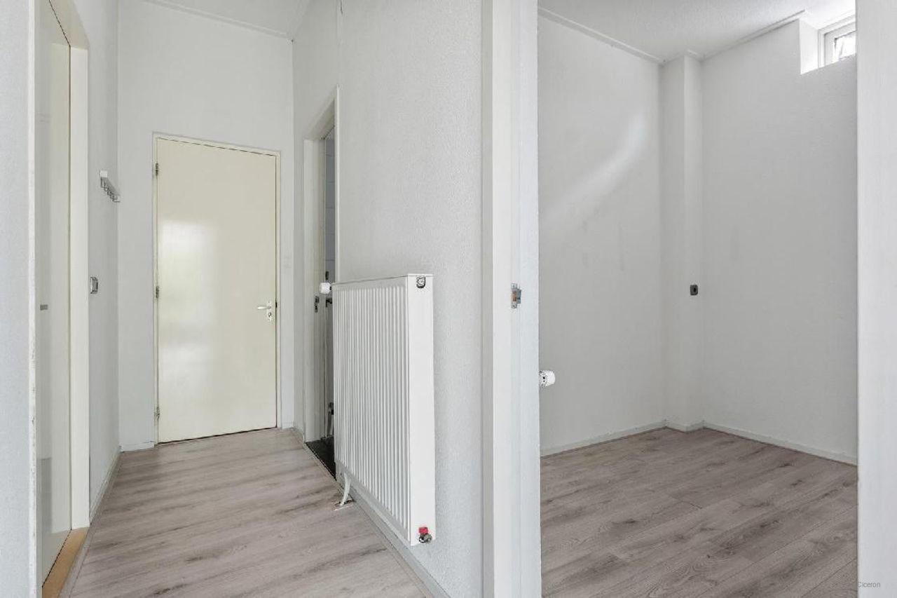 2-Bedroom Apartment on Oosterdiep - Image 9
