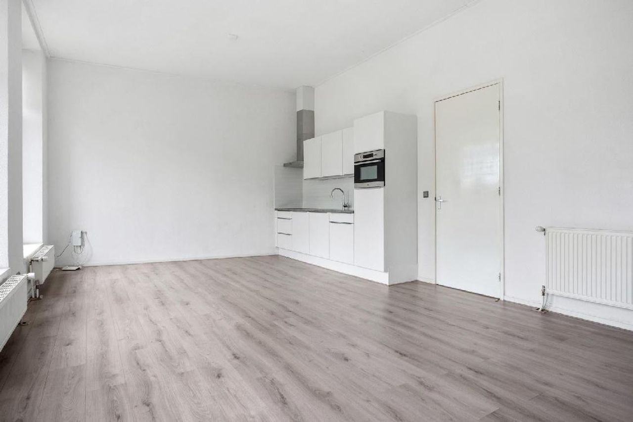 2-Bedroom Apartment on Oosterdiep - Image 11