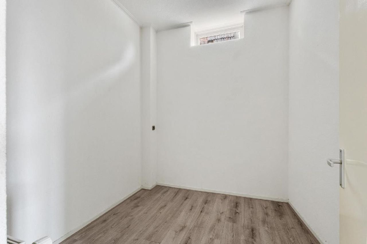 2-Bedroom Apartment on Oosterdiep - Image 14