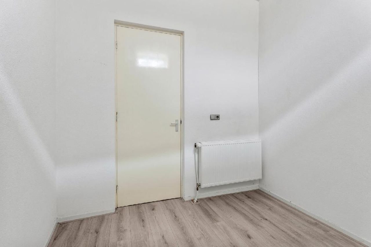 2-Bedroom Apartment on Oosterdiep - Image 15