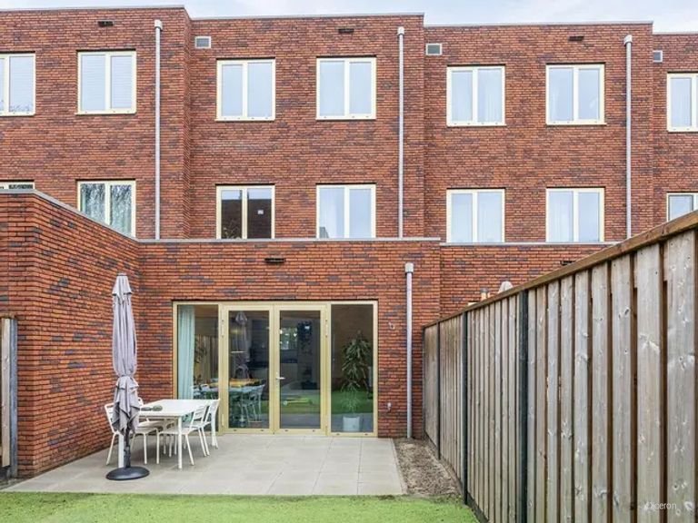 118 m² family home with 5 bedrooms - Image 19