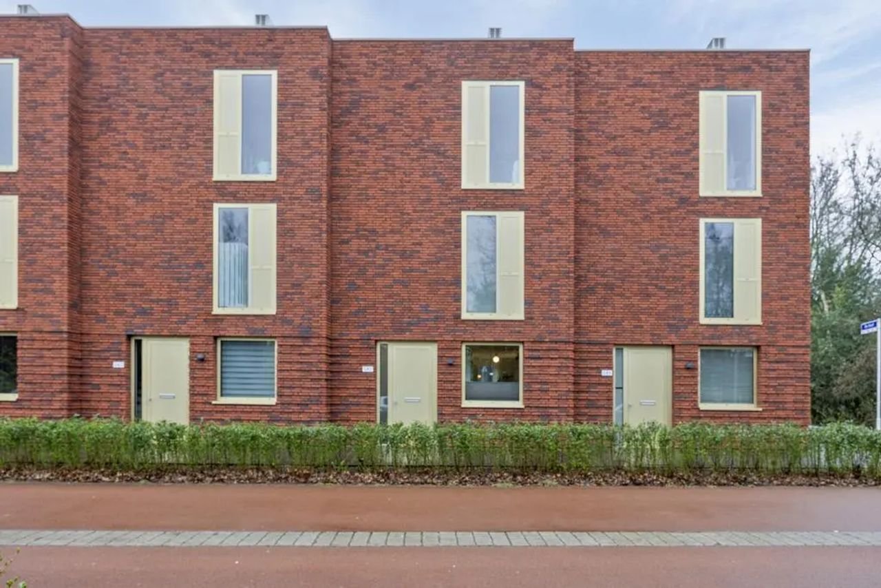 118 m² family home with 5 bedrooms - Image 1