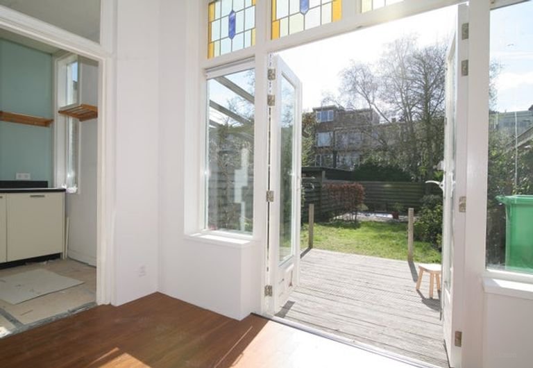 Renovated 4-bedroom family home in Bezuidenhout - Image 6