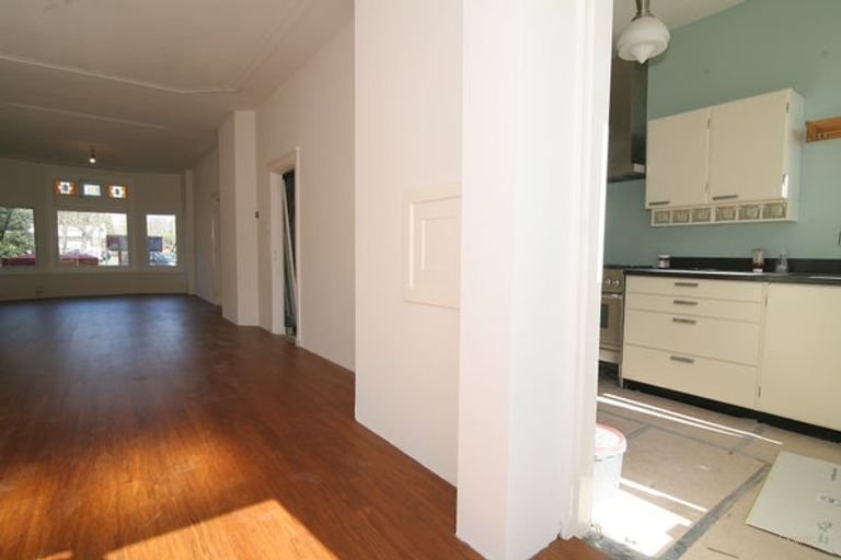 Renovated 4-bedroom family home in Bezuidenhout - Image 14