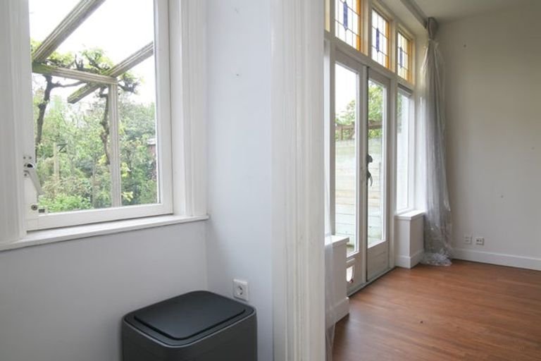Renovated 4-bedroom family home in Bezuidenhout - Image 17