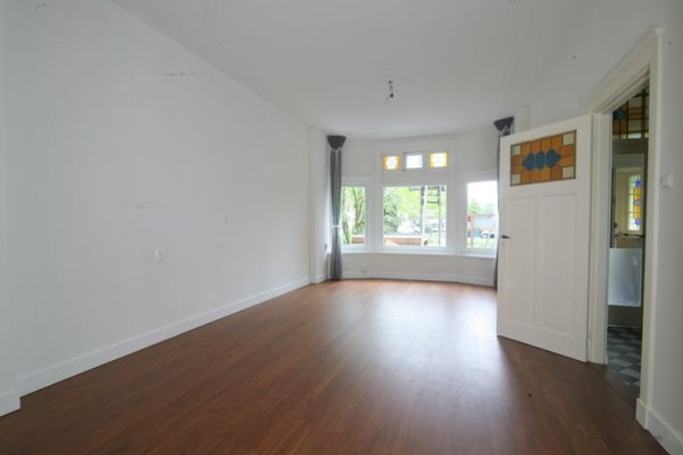 Renovated 4-bedroom family home in Bezuidenhout - Image 11