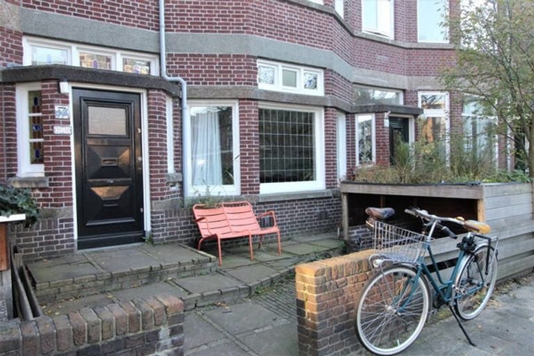 Renovated 4-bedroom family home in Bezuidenhout - Image 2