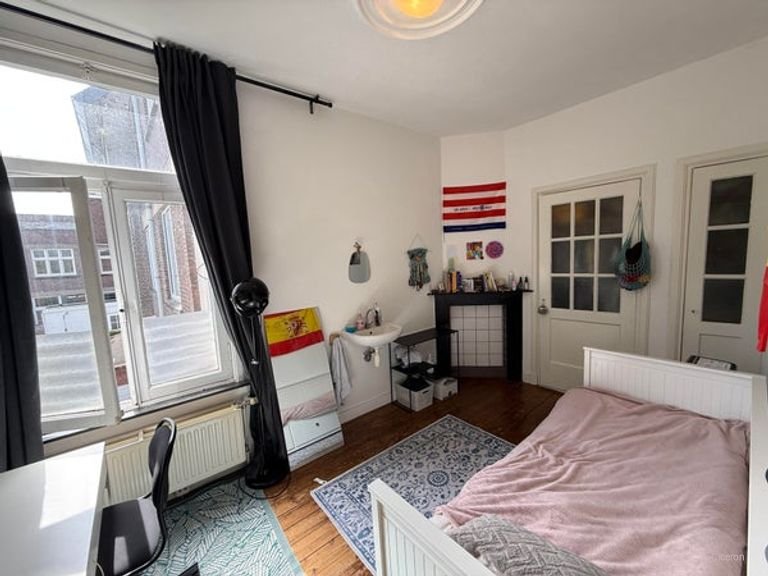 Furnished student room with garden - Image 2