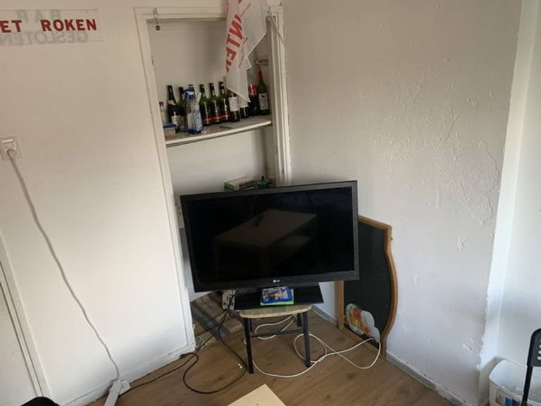 Student Room with 2 Separate Areas - Image 6